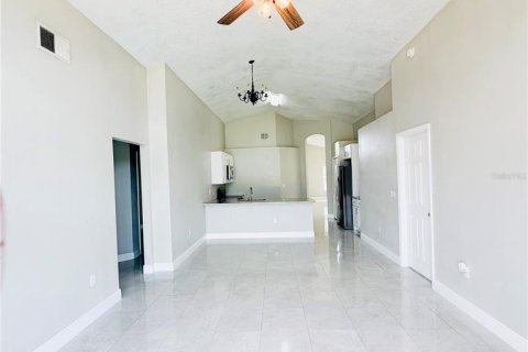 House in Davenport, Florida 4 bedrooms, 176.98 sq.m. № 2316585 - photo 25