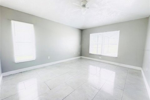 House in Davenport, Florida 4 bedrooms, 176.98 sq.m. № 2316585 - photo 15