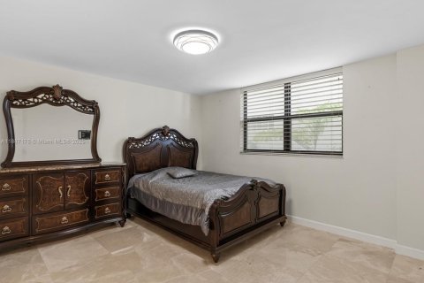 Condo in Miami Beach, Florida, 2 bedrooms  № 1932859 - photo 19