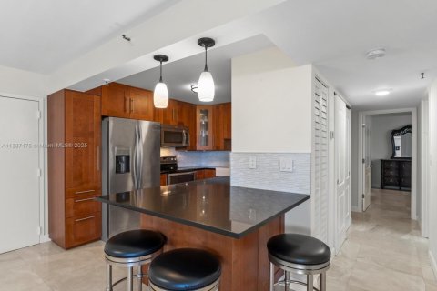 Condo in Miami Beach, Florida, 2 bedrooms  № 1932859 - photo 6
