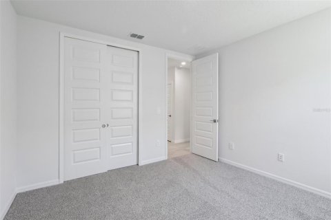 House in Zephyrhills, Florida 5 bedrooms, 283.44 sq.m. № 1765585 - photo 23