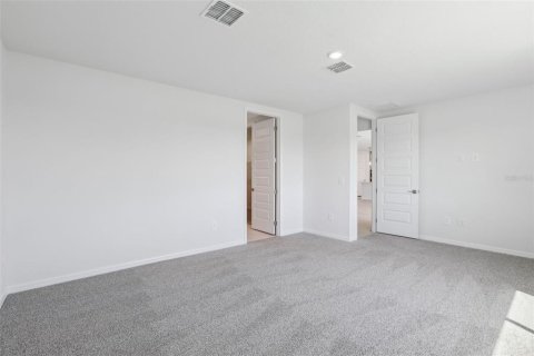 House in Zephyrhills, Florida 5 bedrooms, 283.44 sq.m. № 1765585 - photo 7