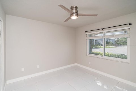 Condo in Punta Gorda, Florida, 2 bedrooms № 2103037 - photo 9