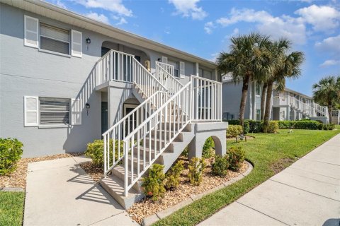 Condo in Punta Gorda, Florida, 2 bedrooms № 2103037 - photo 2