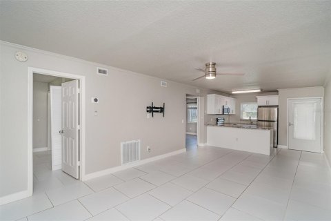 Condo in Punta Gorda, Florida, 2 bedrooms № 2103037 - photo 5
