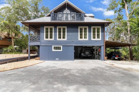House in Homosassa, Florida 4 bedrooms, 246.1 sq.m. № 1778788 - photo 2