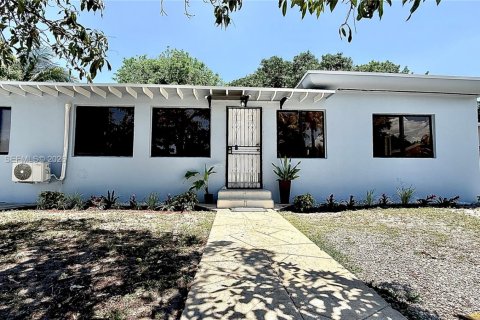 Immobilier commercial à Miami, Floride 1 chambre, 30.19 m2 № 2393197