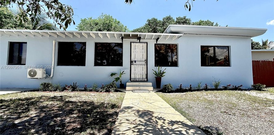 Immobilier commercial à Miami, Floride 1 chambre, 30.19 m2 № 2393197