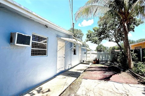 Immobilier commercial à louer à Miami, Floride: 1 chambre, 30.19 m2 № 2393197 - photo 4