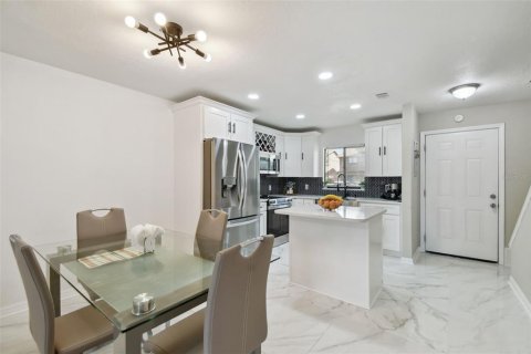 Townhouse in Tampa, Florida 2 bedrooms, 96.34 sq.m. № 1744257 - photo 4