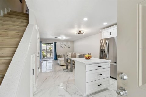 Townhouse in Tampa, Florida 2 bedrooms, 96.34 sq.m. № 1744257 - photo 13
