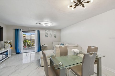 Townhouse in Tampa, Florida 2 bedrooms, 96.34 sq.m. № 1744257 - photo 16
