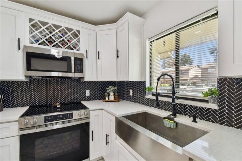 Townhouse in Tampa, Florida 2 bedrooms, 96.34 sq.m. № 1744257 - photo 9