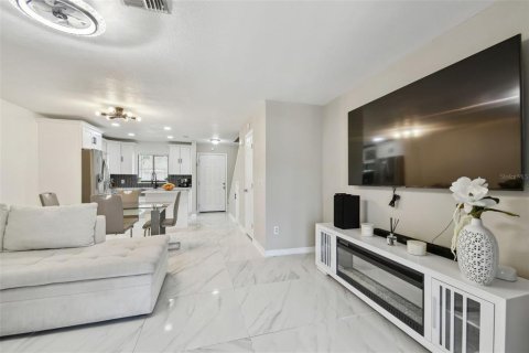 Townhouse in Tampa, Florida 2 bedrooms, 96.34 sq.m. № 1744257 - photo 23