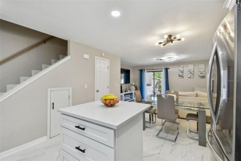 Townhouse in Tampa, Florida 2 bedrooms, 96.34 sq.m. № 1744257 - photo 10