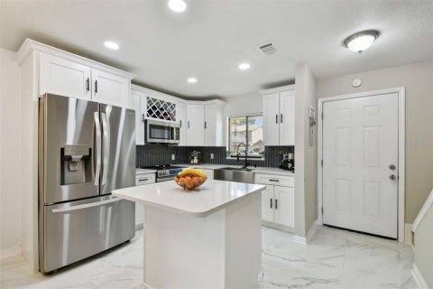 Townhouse in Tampa, Florida 2 bedrooms, 96.34 sq.m. № 1744257 - photo 5
