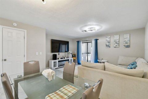 Townhouse in Tampa, Florida 2 bedrooms, 96.34 sq.m. № 1744257 - photo 17