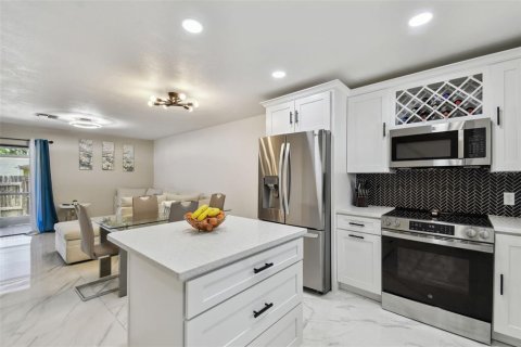 Townhouse in Tampa, Florida 2 bedrooms, 96.34 sq.m. № 1744257 - photo 8