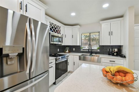 Townhouse in Tampa, Florida 2 bedrooms, 96.34 sq.m. № 1744257 - photo 11