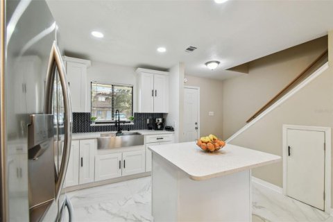 Townhouse in Tampa, Florida 2 bedrooms, 96.34 sq.m. № 1744257 - photo 12