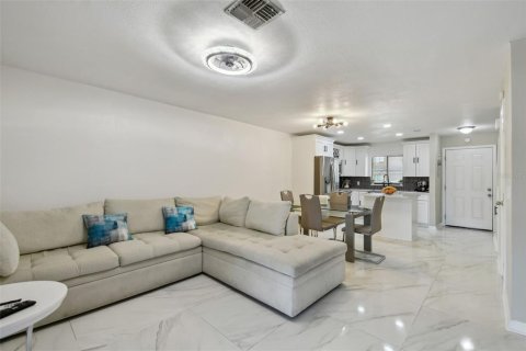 Townhouse in Tampa, Florida 2 bedrooms, 96.34 sq.m. № 1744257 - photo 3