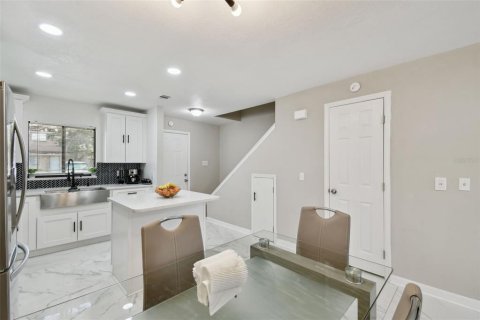 Townhouse in Tampa, Florida 2 bedrooms, 96.34 sq.m. № 1744257 - photo 2
