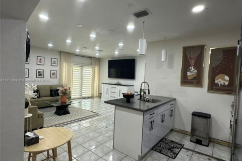 House in Miami Gardens, Florida 5 bedrooms, 143.35 sq.m. № 1871699 - photo 30
