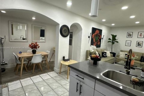 House in Miami Gardens, Florida 5 bedrooms, 143.35 sq.m. № 1871699 - photo 26