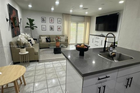 House in Miami Gardens, Florida 5 bedrooms, 143.35 sq.m. № 1871699 - photo 29