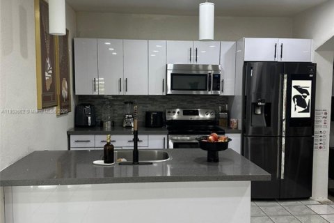 House in Miami Gardens, Florida 5 bedrooms, 143.35 sq.m. № 1871699 - photo 21