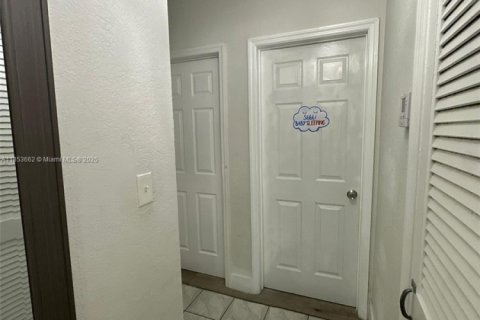 House in Miami Gardens, Florida 5 bedrooms, 143.35 sq.m. № 1871699 - photo 16