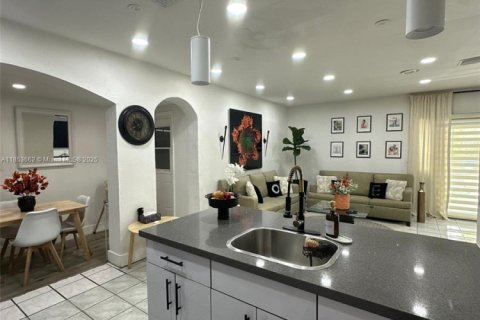 House in Miami Gardens, Florida 5 bedrooms, 143.35 sq.m. № 1871699 - photo 27