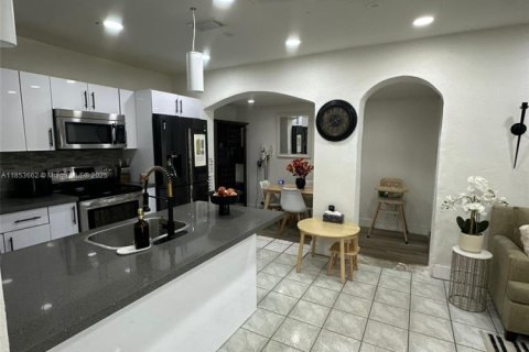 House in Miami Gardens, Florida 5 bedrooms, 143.35 sq.m. № 1871699 - photo 22