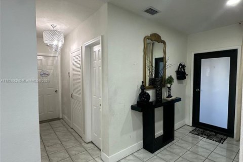 House in Miami Gardens, Florida 5 bedrooms, 143.35 sq.m. № 1871699 - photo 14