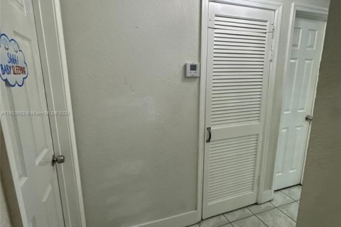 House in Miami Gardens, Florida 5 bedrooms, 143.35 sq.m. № 1871699 - photo 18