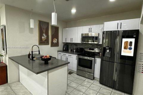 House in Miami Gardens, Florida 5 bedrooms, 143.35 sq.m. № 1871699 - photo 23