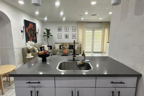 House in Miami Gardens, Florida 5 bedrooms, 143.35 sq.m. № 1871699 - photo 28