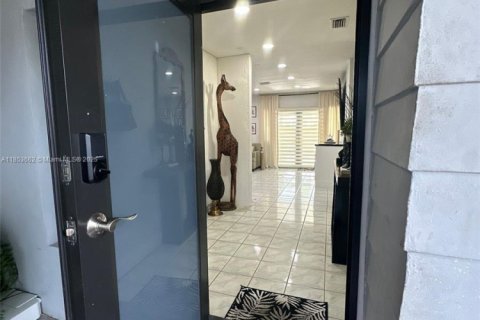House in Miami Gardens, Florida 5 bedrooms, 143.35 sq.m. № 1871699 - photo 6