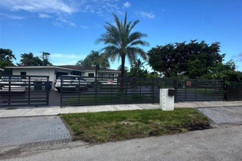 House in Miami Gardens, Florida 5 bedrooms, 143.35 sq.m. № 1871699 - photo 4