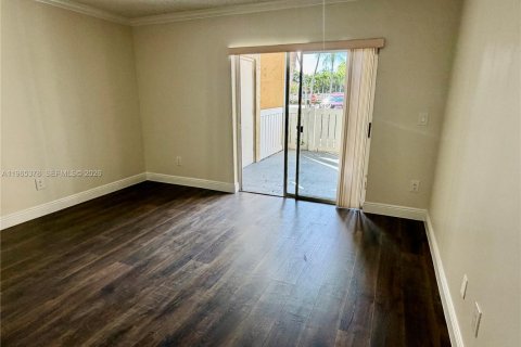 Снять в аренду кондоминиум в Хайалиа, Флорида 2 спальни, 102.75м2, № 2030103 - фото 3