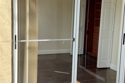 Снять в аренду кондоминиум в Хайалиа, Флорида 2 спальни, 102.75м2, № 2030103 - фото 7