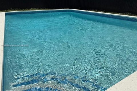 Купить виллу или дом в Майами-Гарденс, Флорида 4 спальни, 186.45м2, № 1957235 - фото 8