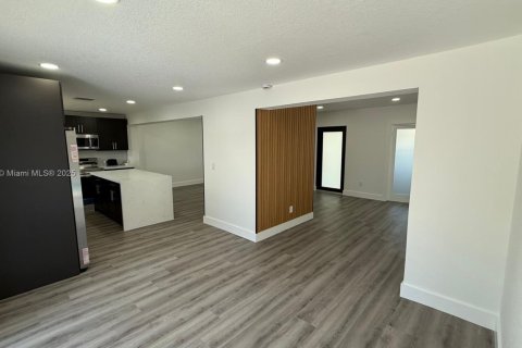 Купить виллу или дом в Майами-Гарденс, Флорида 4 спальни, 186.45м2, № 1957235 - фото 23