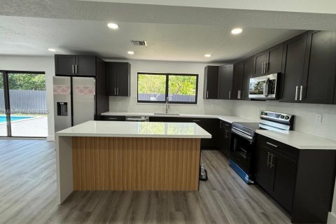 Купить виллу или дом в Майами-Гарденс, Флорида 4 спальни, 186.45м2, № 1957235 - фото 22