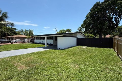 Купить виллу или дом в Майами-Гарденс, Флорида 4 спальни, 186.45м2, № 1957235 - фото 6