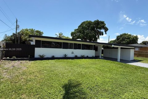 Купить виллу или дом в Майами-Гарденс, Флорида 4 спальни, 186.45м2, № 1957235 - фото 7