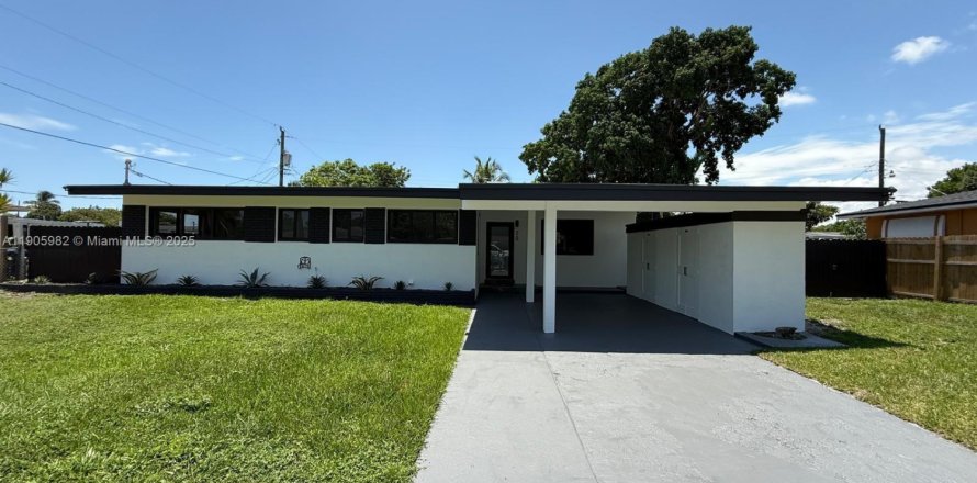 Дом в Майами-Гарденс, Флорида 4 спальни, 186.45м2 № 1957235