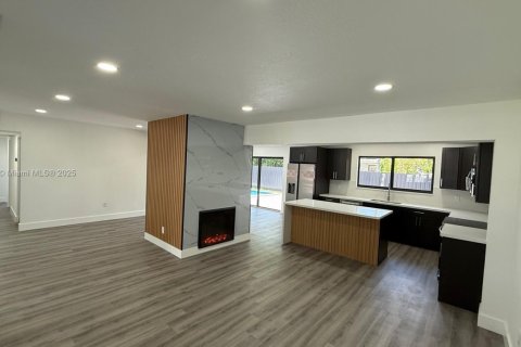 Купить виллу или дом в Майами-Гарденс, Флорида 4 спальни, 186.45м2, № 1957235 - фото 24