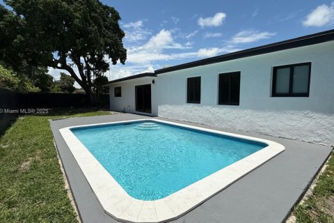 Купить виллу или дом в Майами-Гарденс, Флорида 4 спальни, 186.45м2, № 1957235 - фото 10