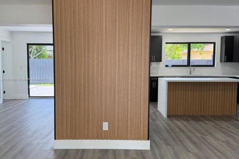 Купить виллу или дом в Майами-Гарденс, Флорида 4 спальни, 186.45м2, № 1957235 - фото 17